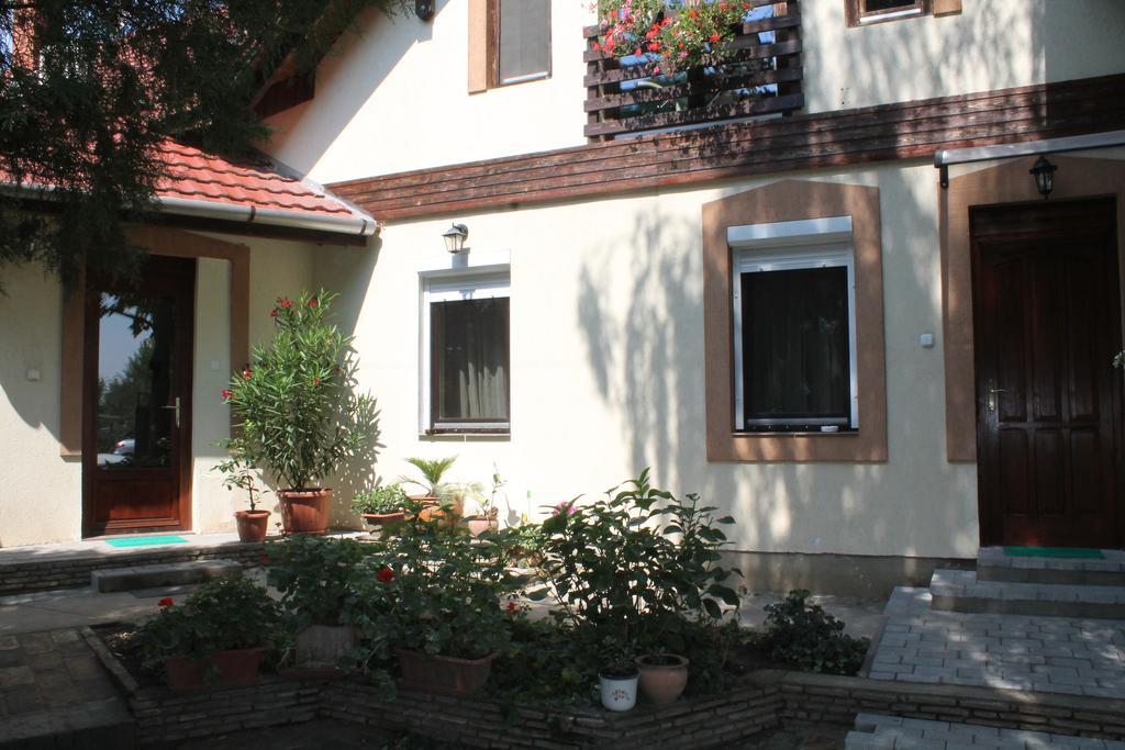 Vargapartman Segedín Exteriér fotografie
